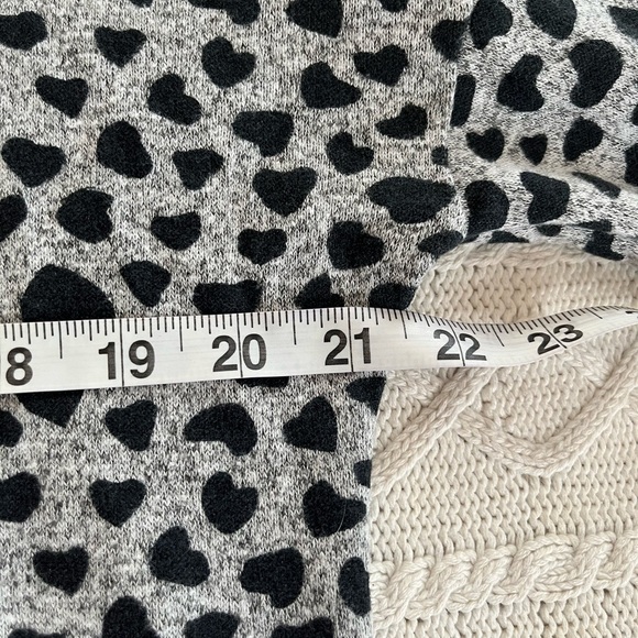 Philosophy Gray with Black Heart Design Long Sleeve Top Women’s Size Medium - Picture 12 of 13